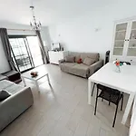 Lovely Pool View Near Beach, Luz Y Mar + Vv License דירה