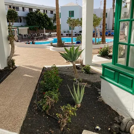 Apartment Lovely Pool View Near Beach, Luz Y Mar + Vv License