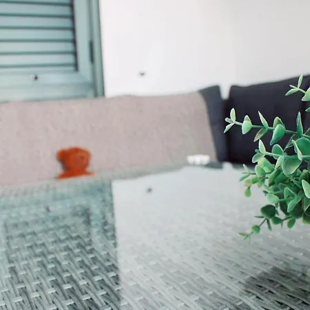 Apartment Lovely Pool View Near Beach, Luz Y Mar + Vv License