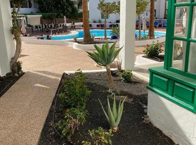 Apartament Lovely Pool View Near Beach, Luz Y Mar + Vv License